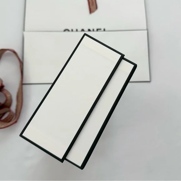 LIKE NEW Chanel White Gift Box and Shopping Bag - Picture 5 of 12